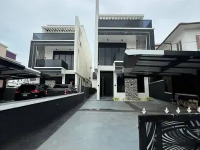 Luxury 5 Bedroom Fully Detached Duplex with Two BQ and Swimming Pool