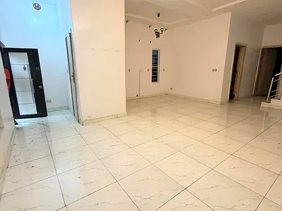 Luxury Studio Apartment with Fitted Kitchen