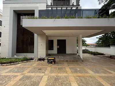 6 Bedroom Detached Duplex