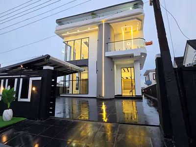 5bedrooms Fully Detached Duplex