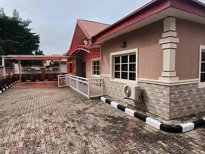 Luxury Partly Furnished 3 Bedrooms Bungalow
