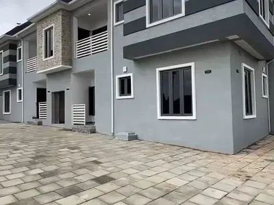 2 Bedrooms Flat