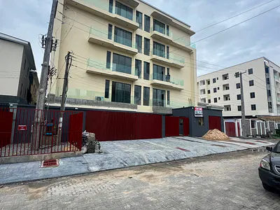 Very Spacious 2 Bedroom Apartment with Swimming Pool