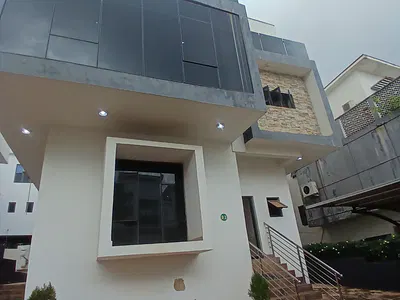 Brand New 5 Bedrooms Detached Duplex with 1 Room BQ