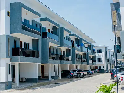 Beautiful Luxurious Service 4bedroom Terrace