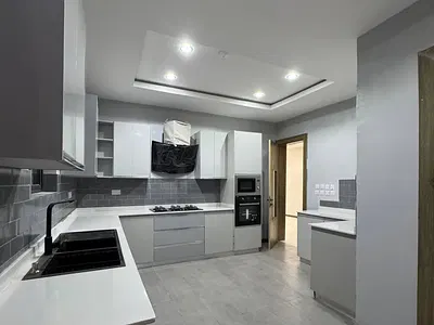 4 Bedroom En-Suite Serviced Maisonette with 1 Room BQ