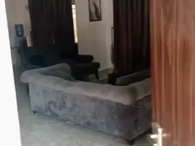 5 Bedroom Duplex Located Seperated 3 Bedroom Upstairs 2 Downstairs