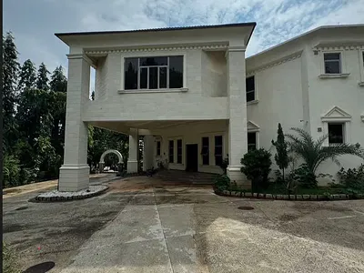 Luxurious 8 Bedroom Mansion