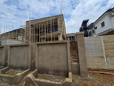 4 Bedroom Duplex with BQ and Gatehouse