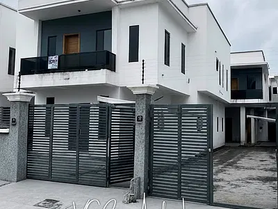 Modern 4 Bedroom Detached Duplex with Premium Finishes