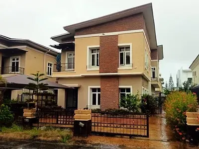 5-Bedroom Detached House with 2 Bedrooms BQ