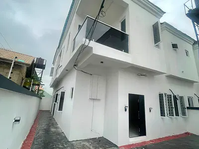 Beautifully Built 4 Bedroom Detached Duplex