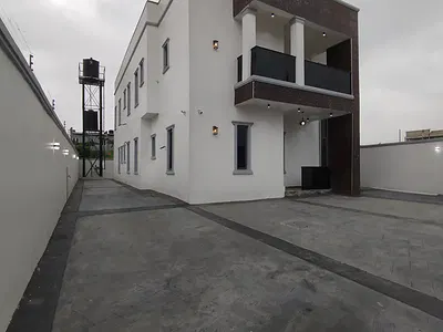 Newly Built 4 Bedroom Fully Detached Duplex with a Room BQ