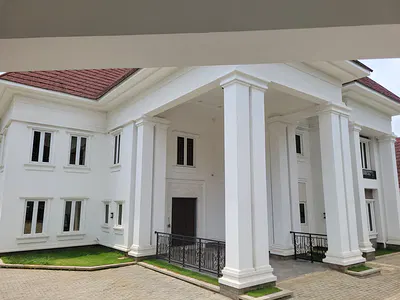 Magnificent 7 Bedroom Detached Duplex with Guest Chalet