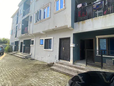 Well Maintained 2 Bedroom Flat