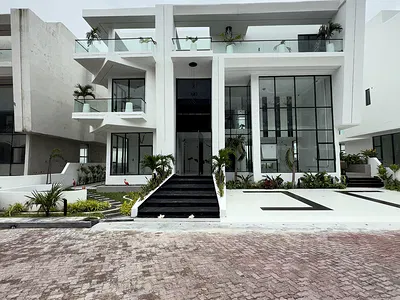 Luxury 5 Bedroom Fully Detached Duplex