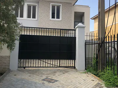 5 Bedroom Semi Detached House