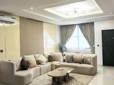 Deluxe 2 Bedroom Maisonette in a Serviced Estate