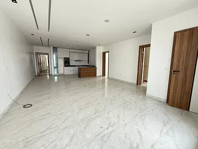 Contemporary 2 Bed Apartment with Elevator, Pool & Gym ️