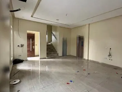 Beautiful 6 Bedroom Detached Duplex