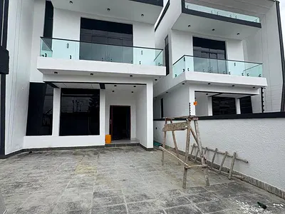 Luxury 5 Bedroom Fully Detached Duplex