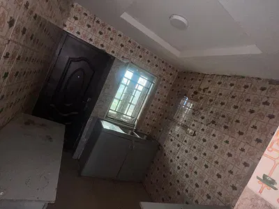 Sharp Clean 3 Bedroom Flat Upstairs