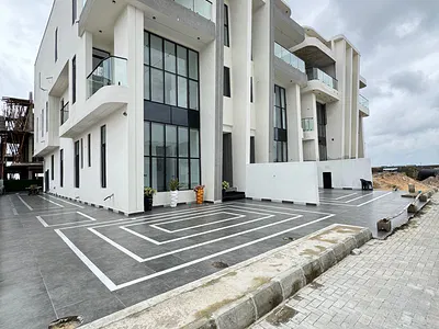 Luxury 5 Bedroom Semi Detached with Cinema