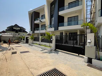 Luxury 5 Bedroom Fully Detached Duplex
