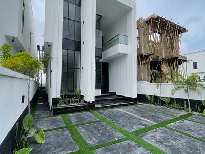 Luxury 5 Bedroom Fully Detached Duplex