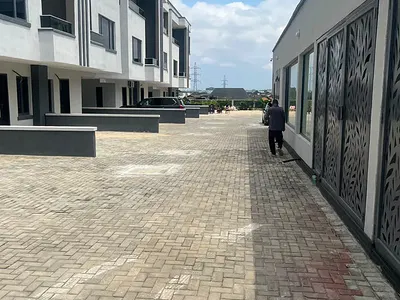 Luxury 5-Bedroom Detached Duplex with Excellent Facility
