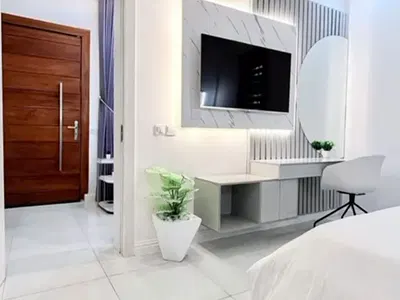 Luxury 1 Bedroom Apartment with Pool