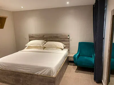 12 Rooms Hotel