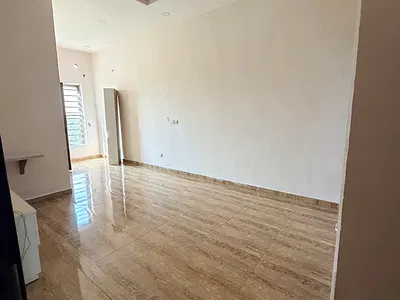 Studio Apartment Upstairs with Fitted Kitchen