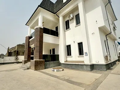 Fully Furnished Luxury 6-Bedroom Apartment