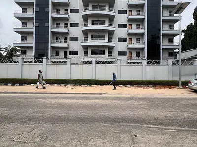 3 Bedroom Apartment with a Pool & Gym