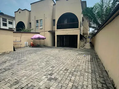 Spacious 5-Bedroom Duplex
