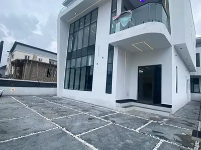 Luxury Brand New 2 Bedroom Flat Apartment