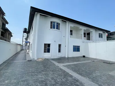 5 Bedroom Semidetached Duplex with 2 BQ
