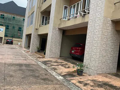 A Lovely Spacious Fully Furnished 3 Bedroom Flat