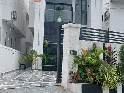 Luxury 5 Bedrooms Detached Duplex with a Room BQ & Swimming Pool