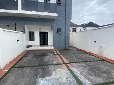 Spacious 3 Bedrooms Semi Detached Duplex