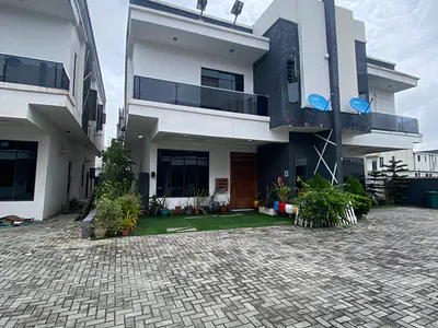 Spacious 4 Bedrooms Duplex