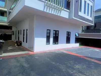 Spacious 5 Bedroom Detached House + BQ