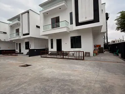 Stunning 5 Bedroom Detached Duplex with a BQ