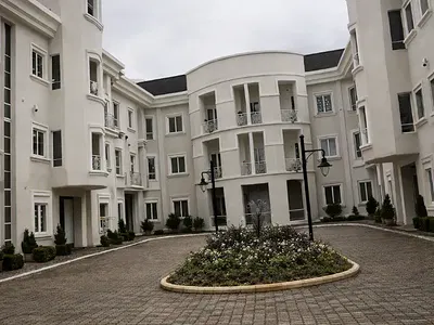 Mini Estate: 25 Units Flats