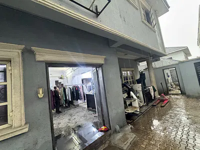 A Giveaway 2 in a Compound 5 Bedroom Duplex.