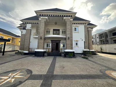 Luxury 7 Bedroom Duplex with 2 Bedroom Guest Charlet, BQ and Pool