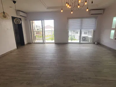 Exquisite Spacious 3 Bedroom Apartment