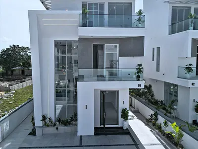 5 Bedroom Detached Duplex