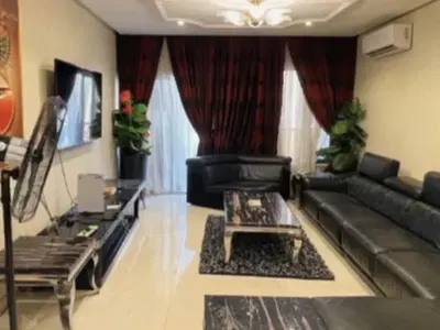 Spacious 4 Bedroom Apartment + Gym, Elevator